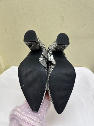 Lulus Women's Size 8-1/2 Black & White Boots Shoes