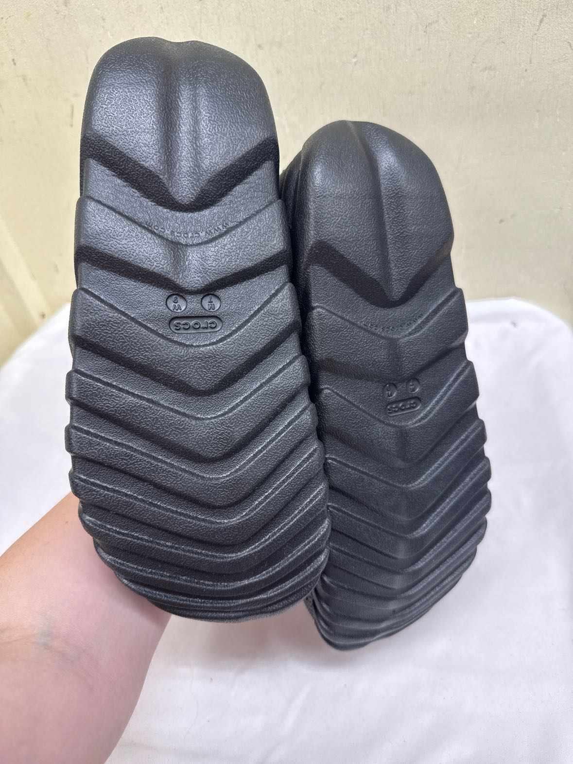 NWT Crocs Men's Size 7 Black Boots Shoes