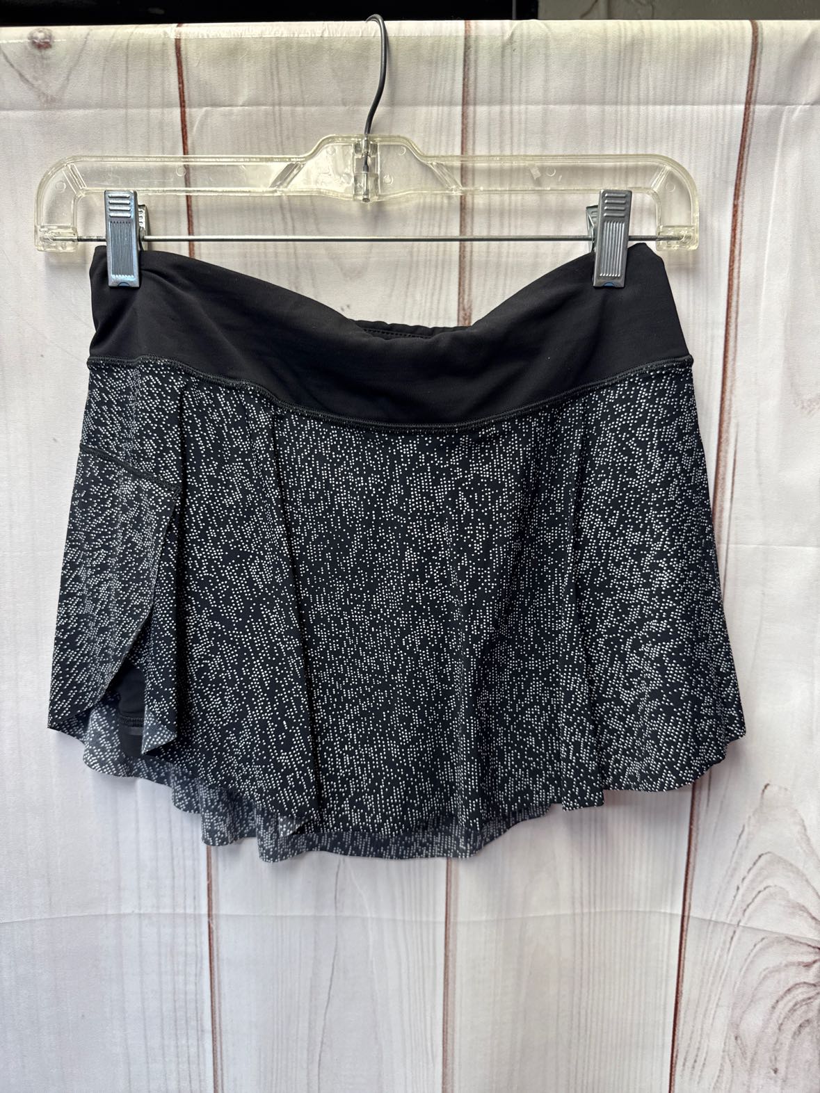 Lululemon Women's Size 4 Black & White Skorts
