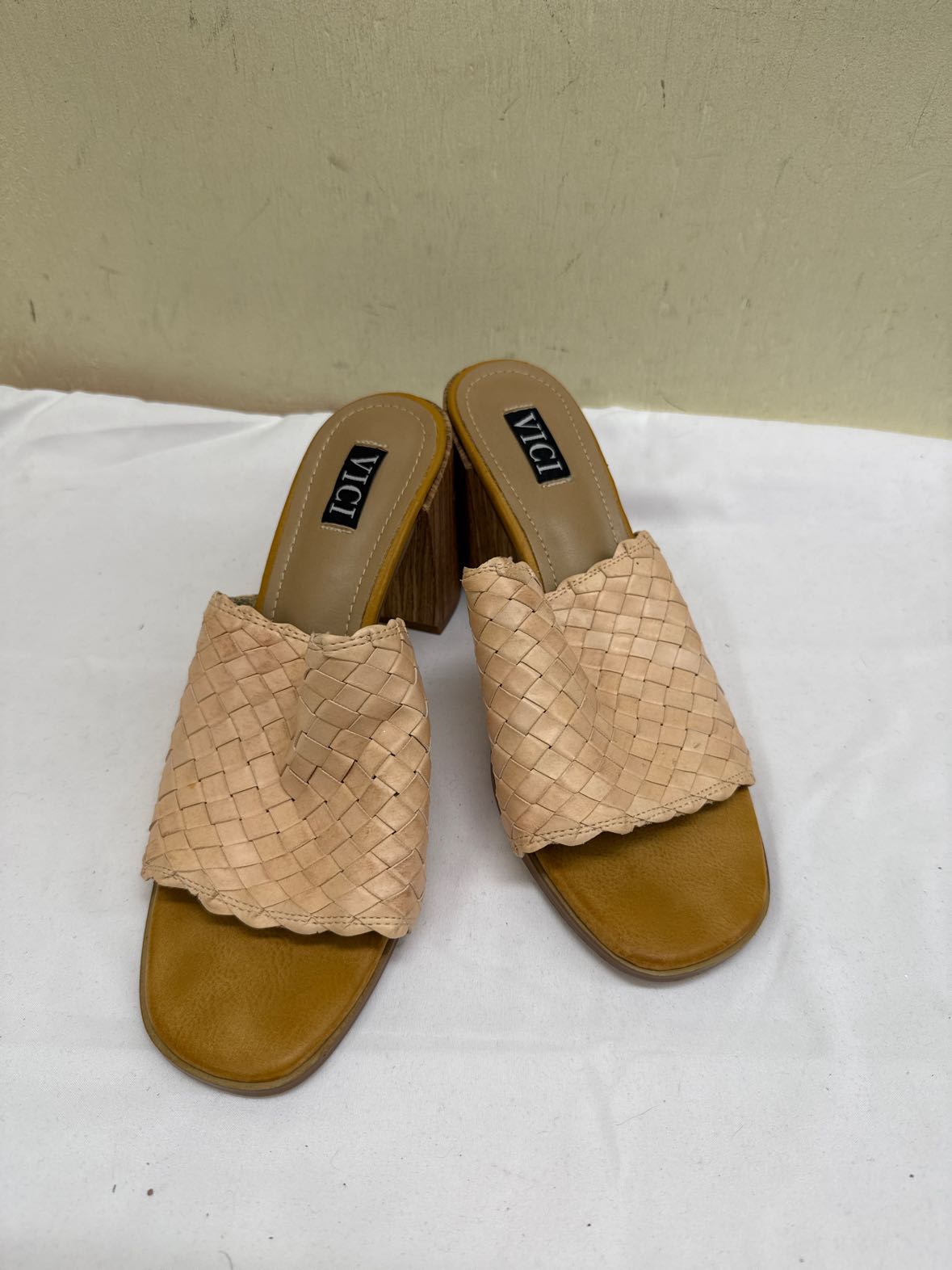 VICI Women's Size 10 Tan Sandals Shoes