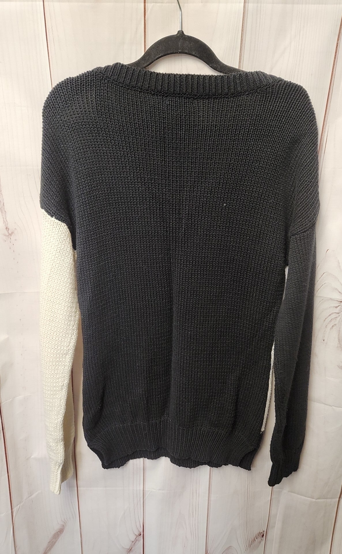 Venus Women's Size L Black & White Sweater