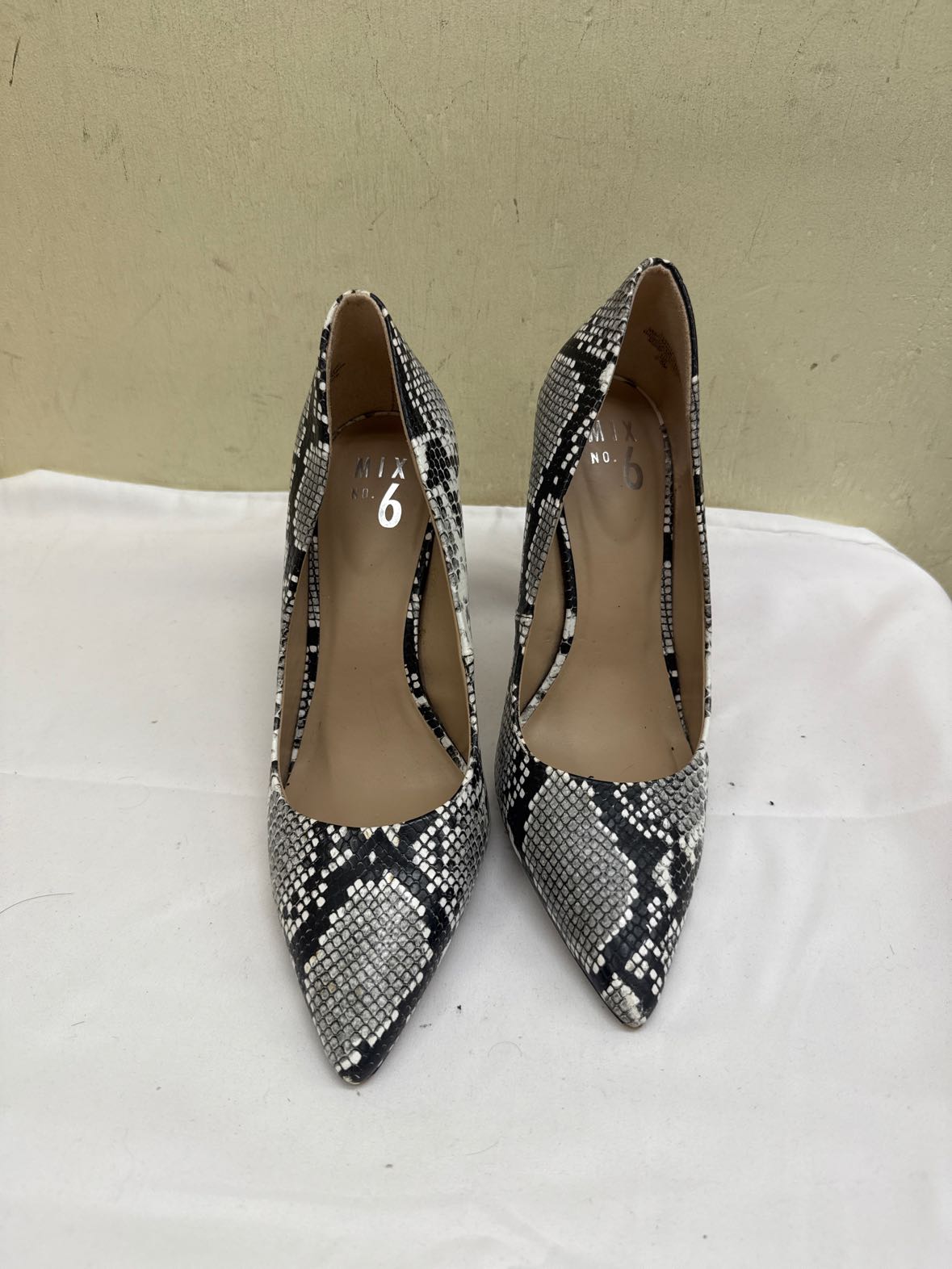 Mix No6 Women's Size 9-1/2 Black & White Pumps Shoes