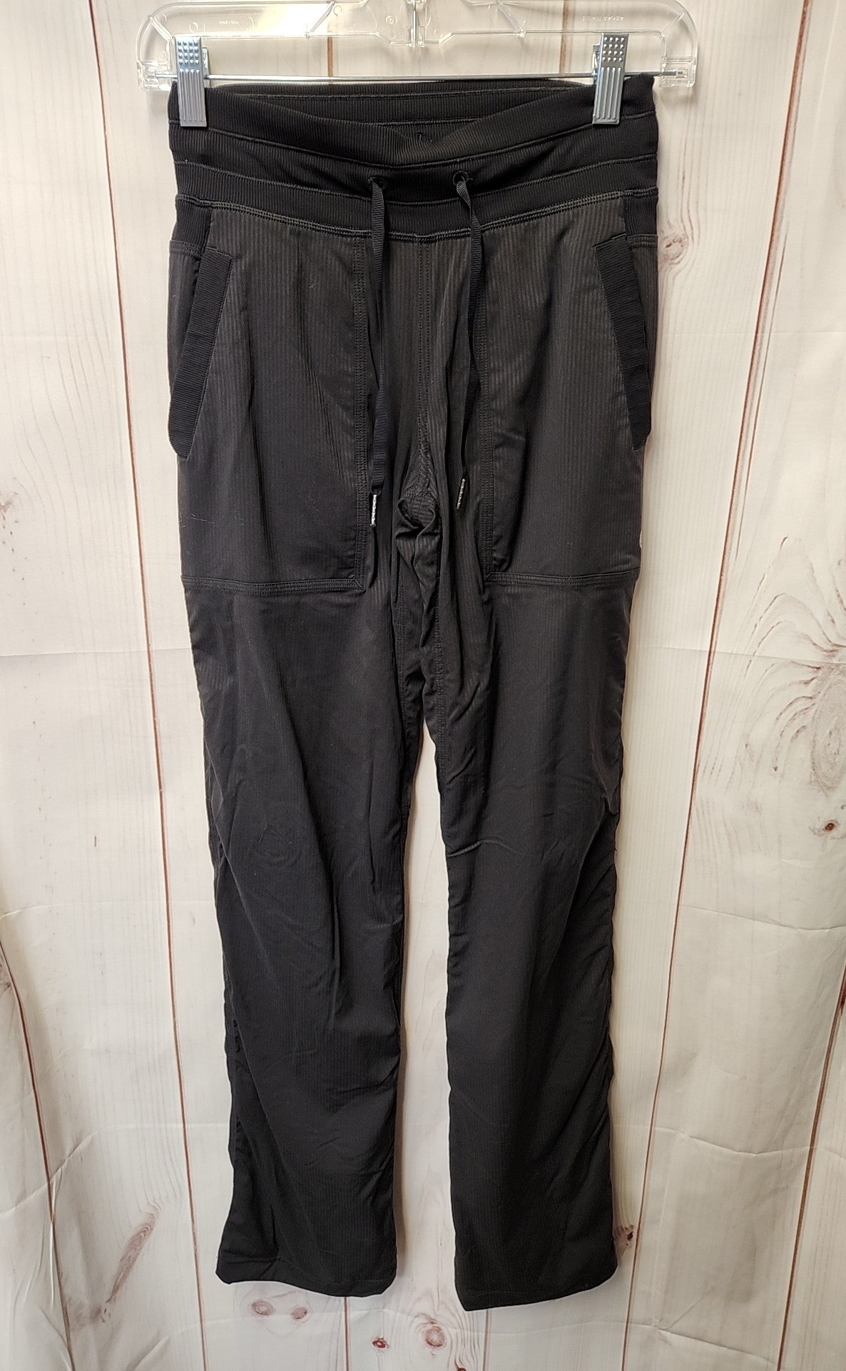 Lululemon Women's Size 2 Black Active Pants