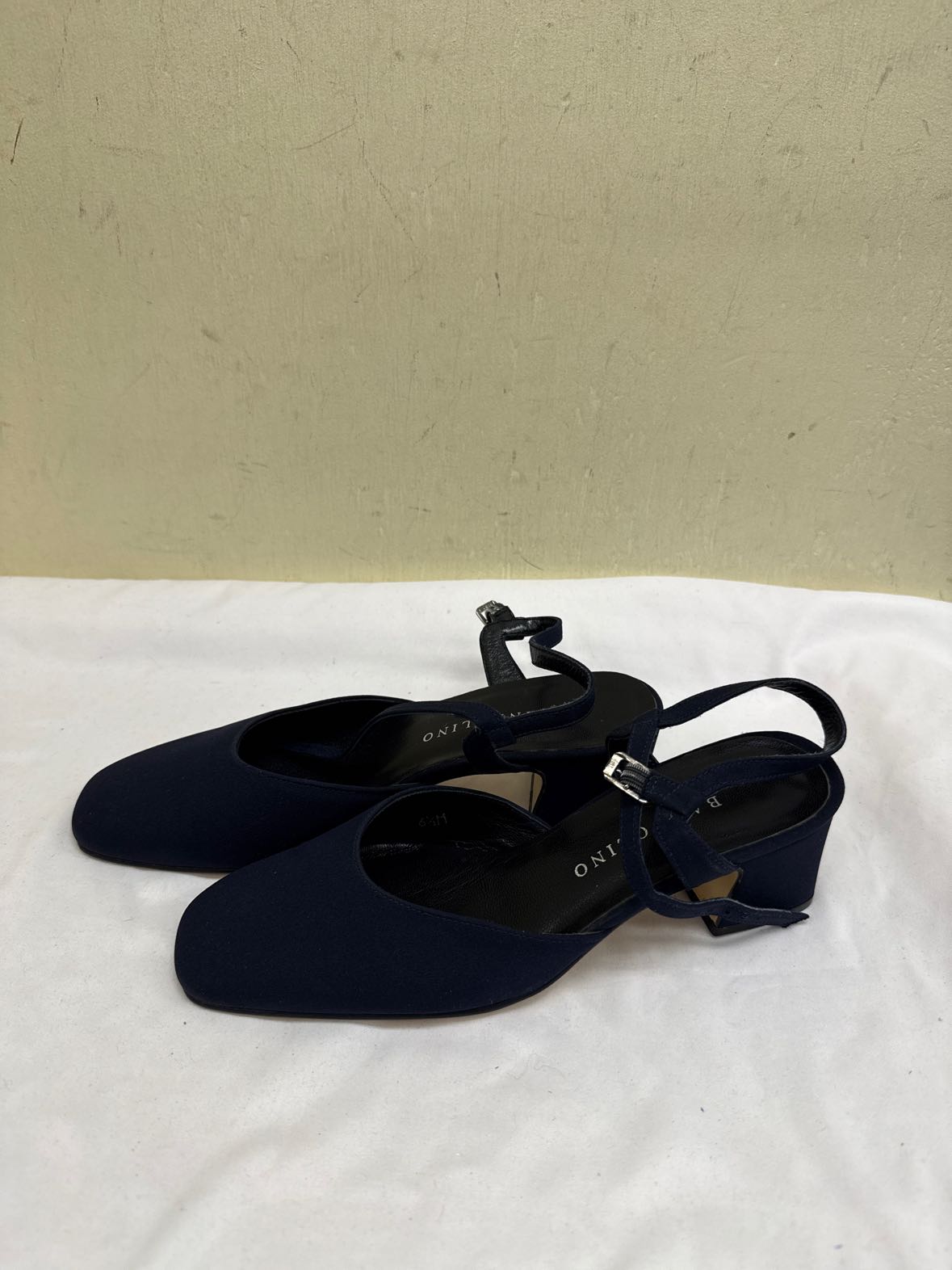 Bandolino Women's Size 6-1/2 Navy Pumps Shoes