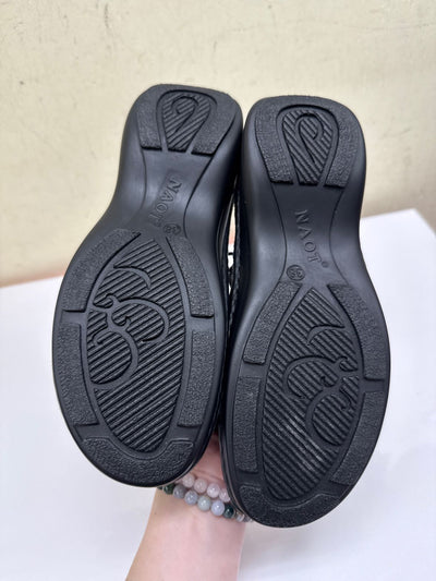 Naot Women's Size 38 = 7-1/2 Black Flats