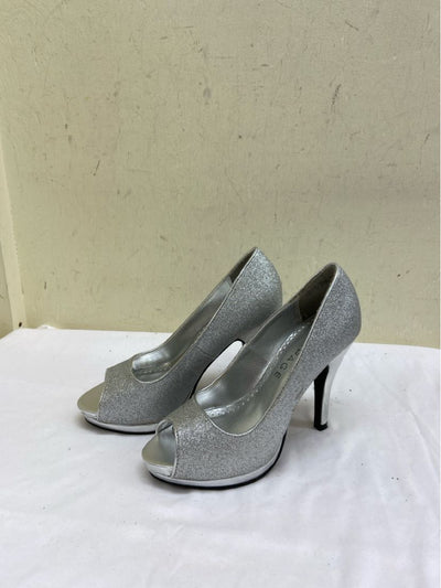 Rampage Women's Size 6 Silver Pumps