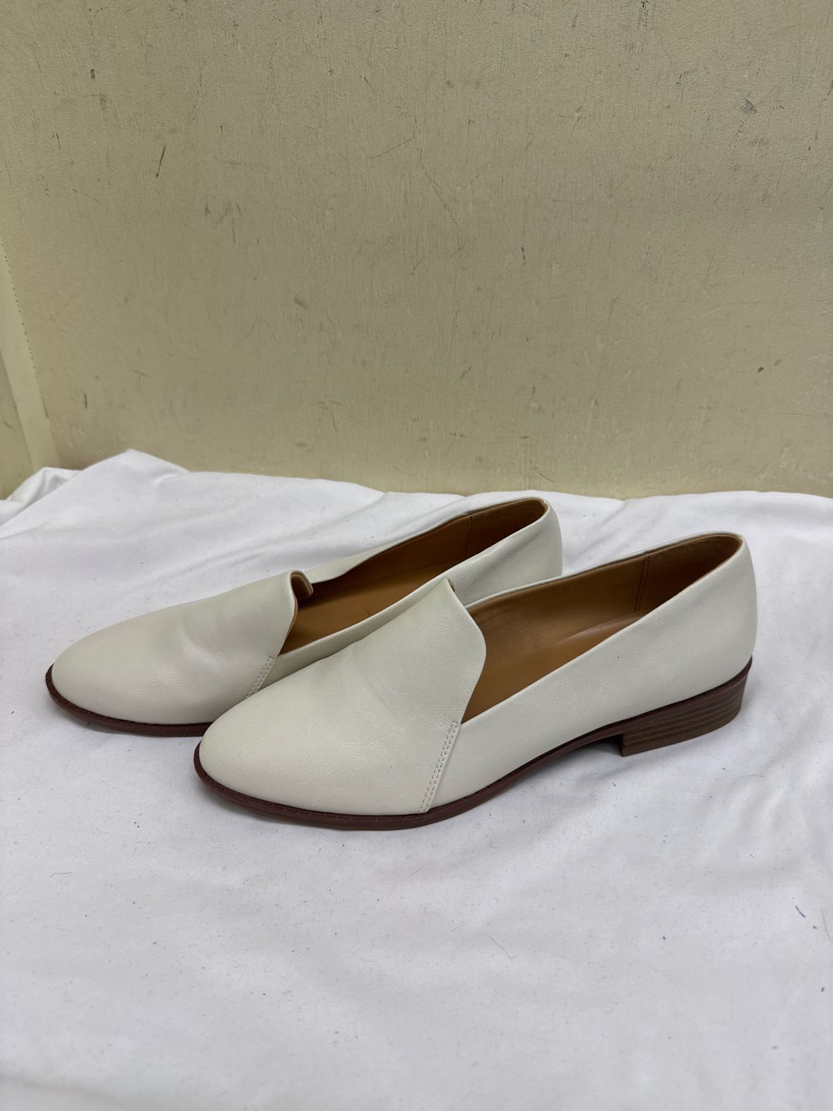 Indigo rd. Women's Size 10 White Flats Shoes