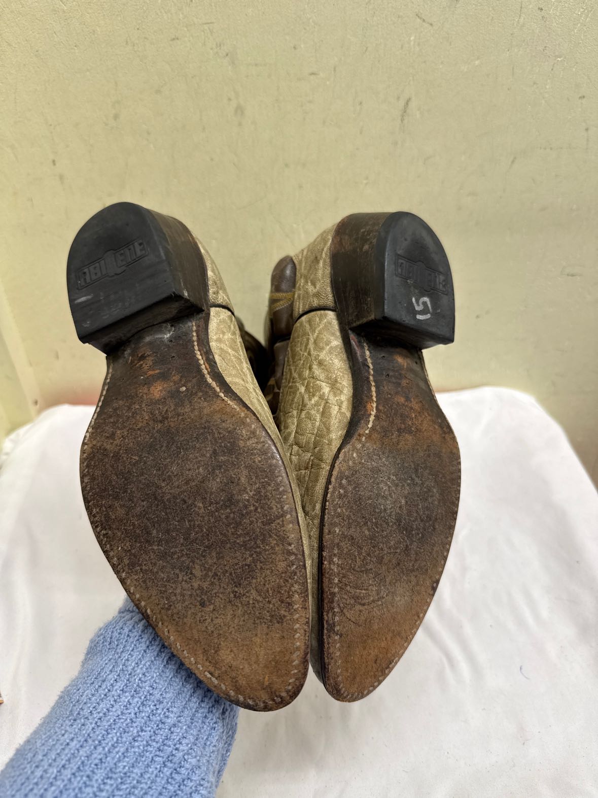 VTG Abilene Men's Size 8 Brown Leather Boots Shoes AS IS - wear