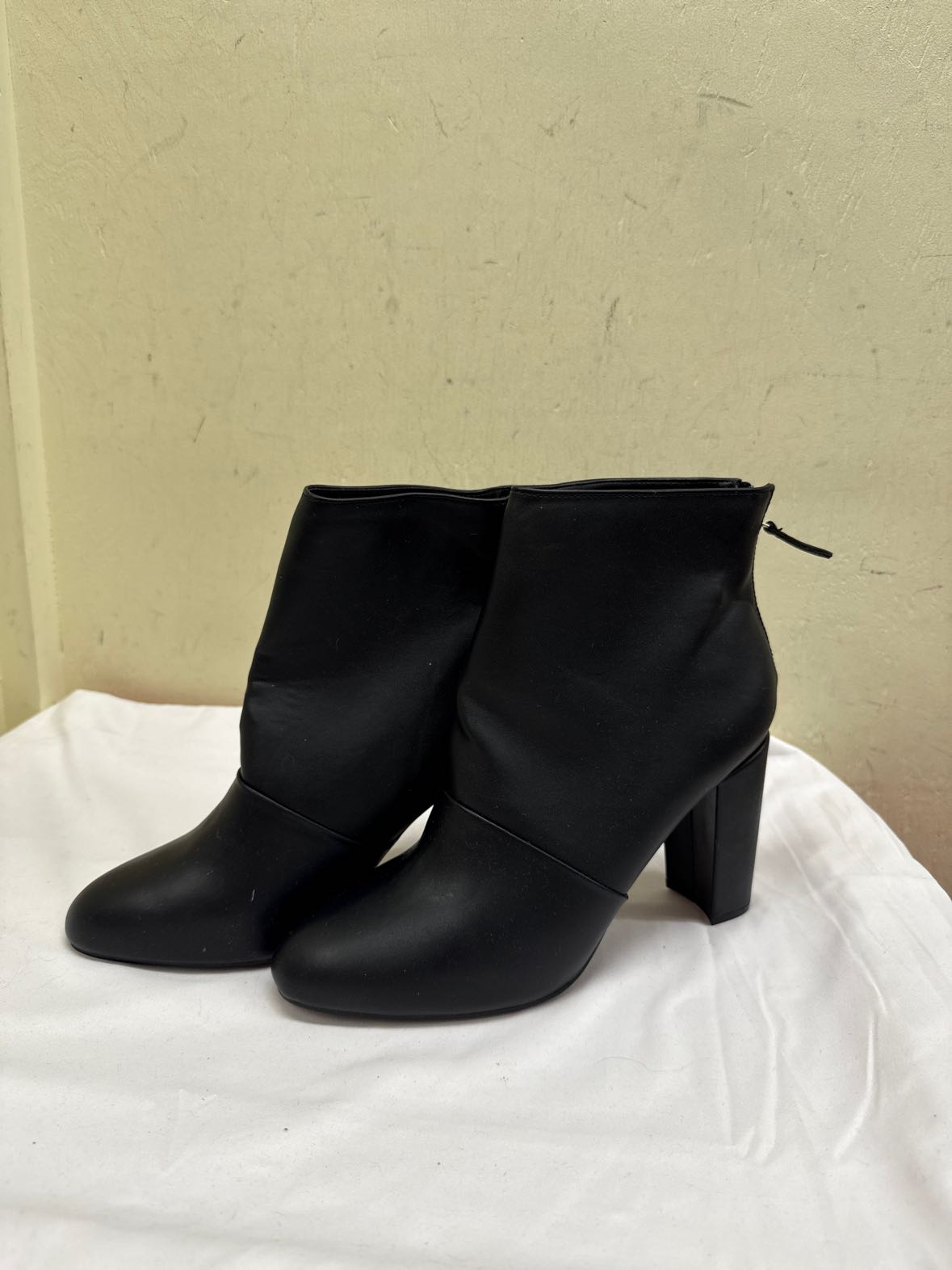Comfort Women's Size 11 Black Boots