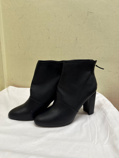 Comfort Women's Size 11 Black Boots