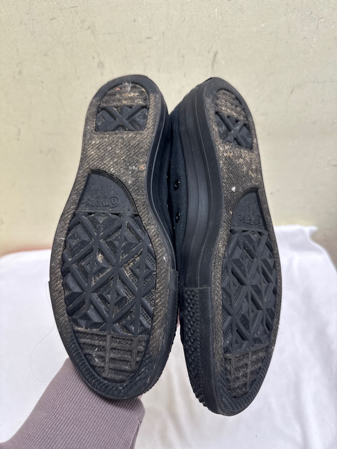 Converse Women's Size 7 Black Sneakers Shoes