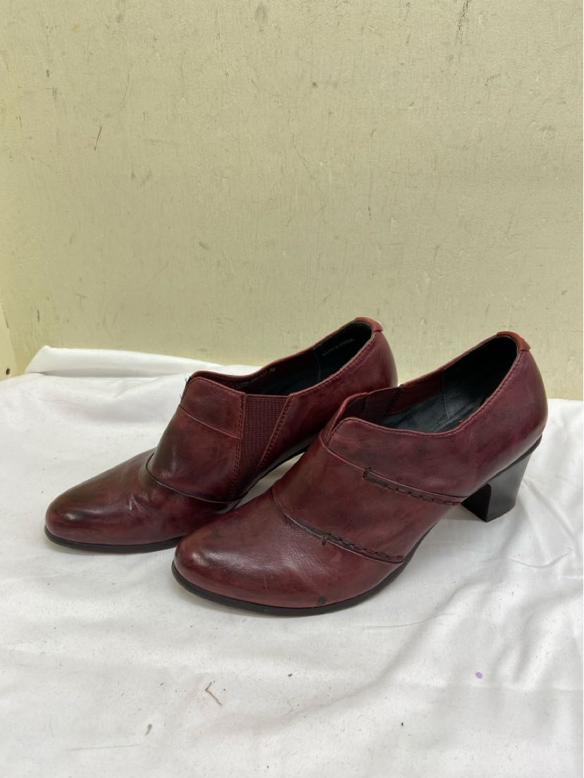 Regarde le Ciel Women's Size 38 = 7-1/2 Red Pumps