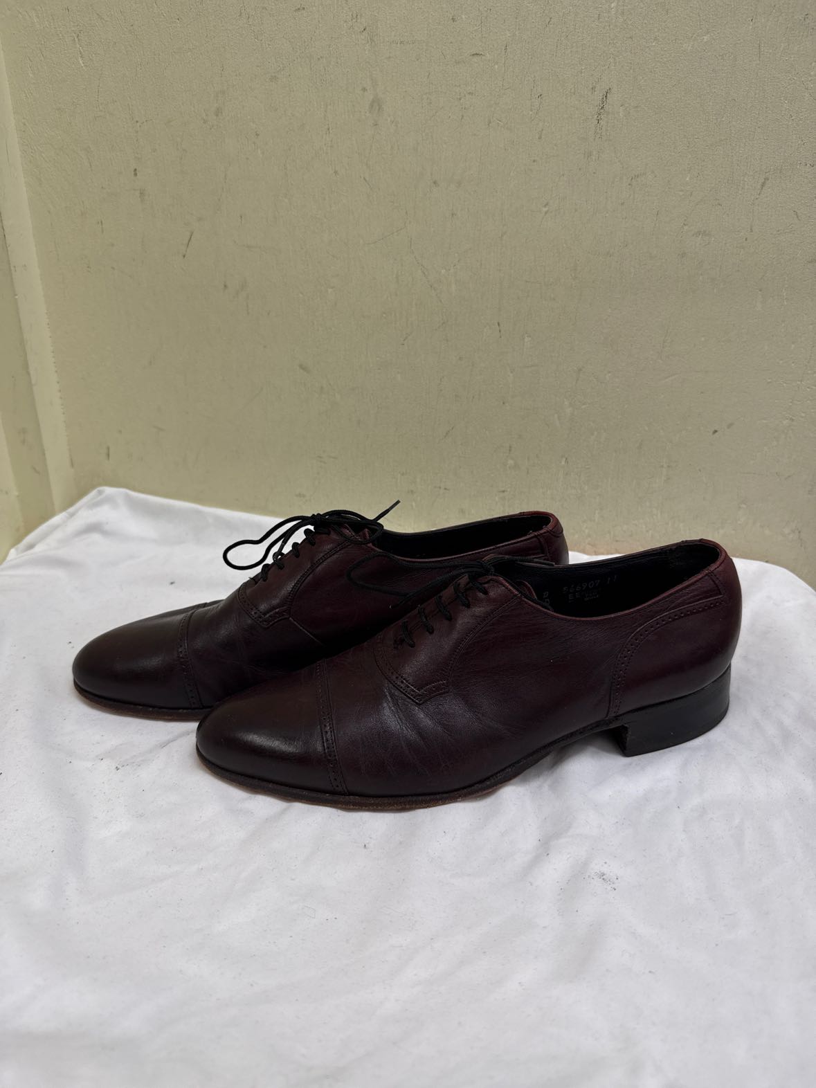 Florsheim Men's Size 9 Maroon Shoes