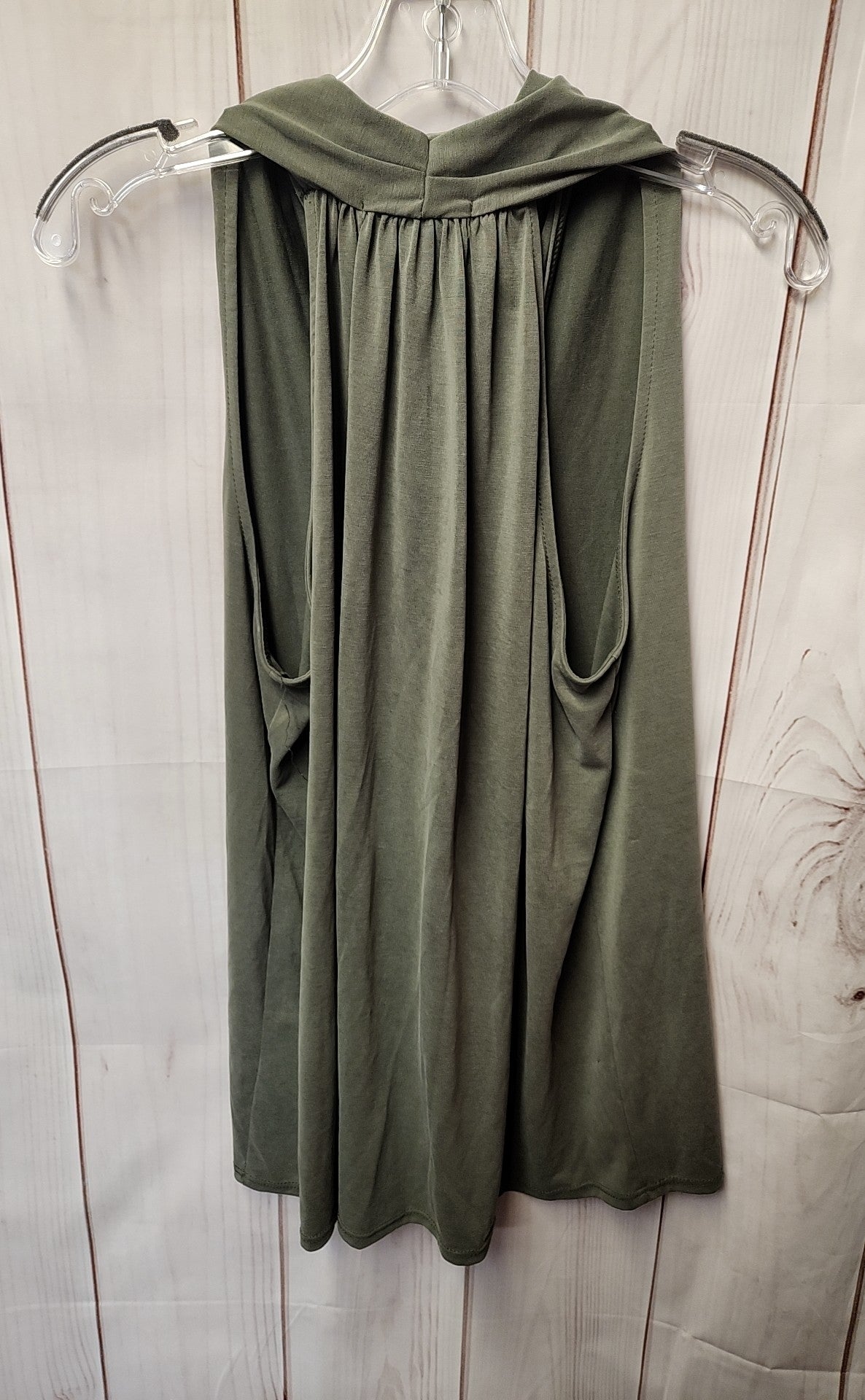 Green Envelope Women's Size L Olive Green Sleeveless Top