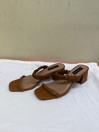 Aqua Women's Size 8 Brown Leather Sandals Shoes