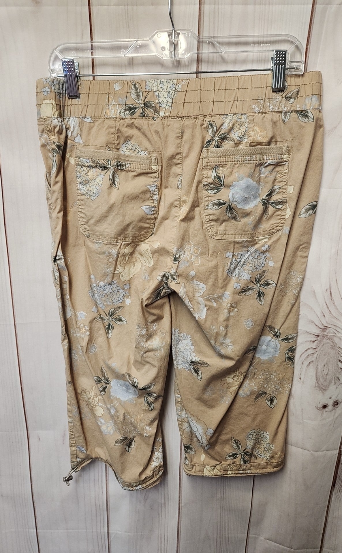 Democracy Women's Size 6 Brown Floral Capris High Rise