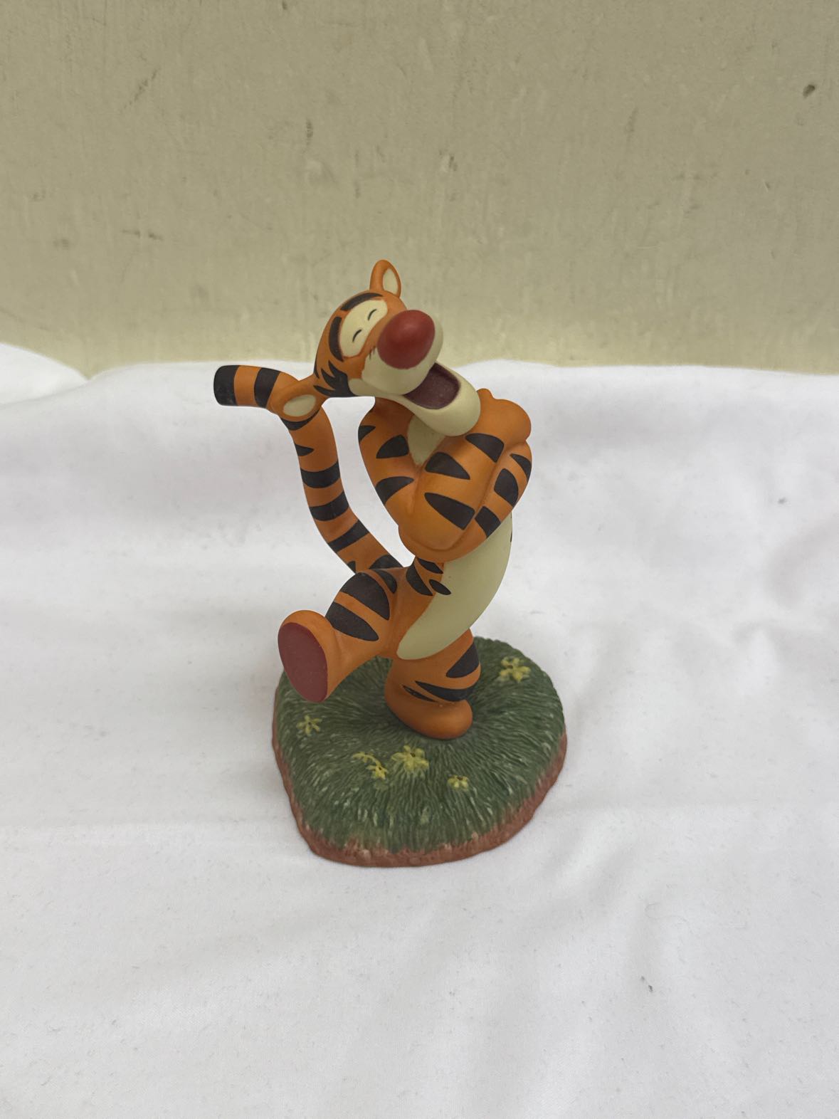 DISCONTINUED Disney Pooh & Friends You're Huggerific Figurine