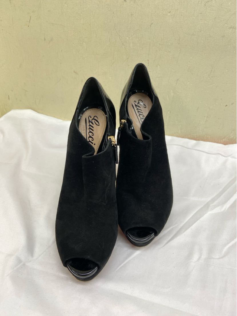 Gucci Women's Size 38-1/2 = 8 Black Pumps AS IS - wear on soles