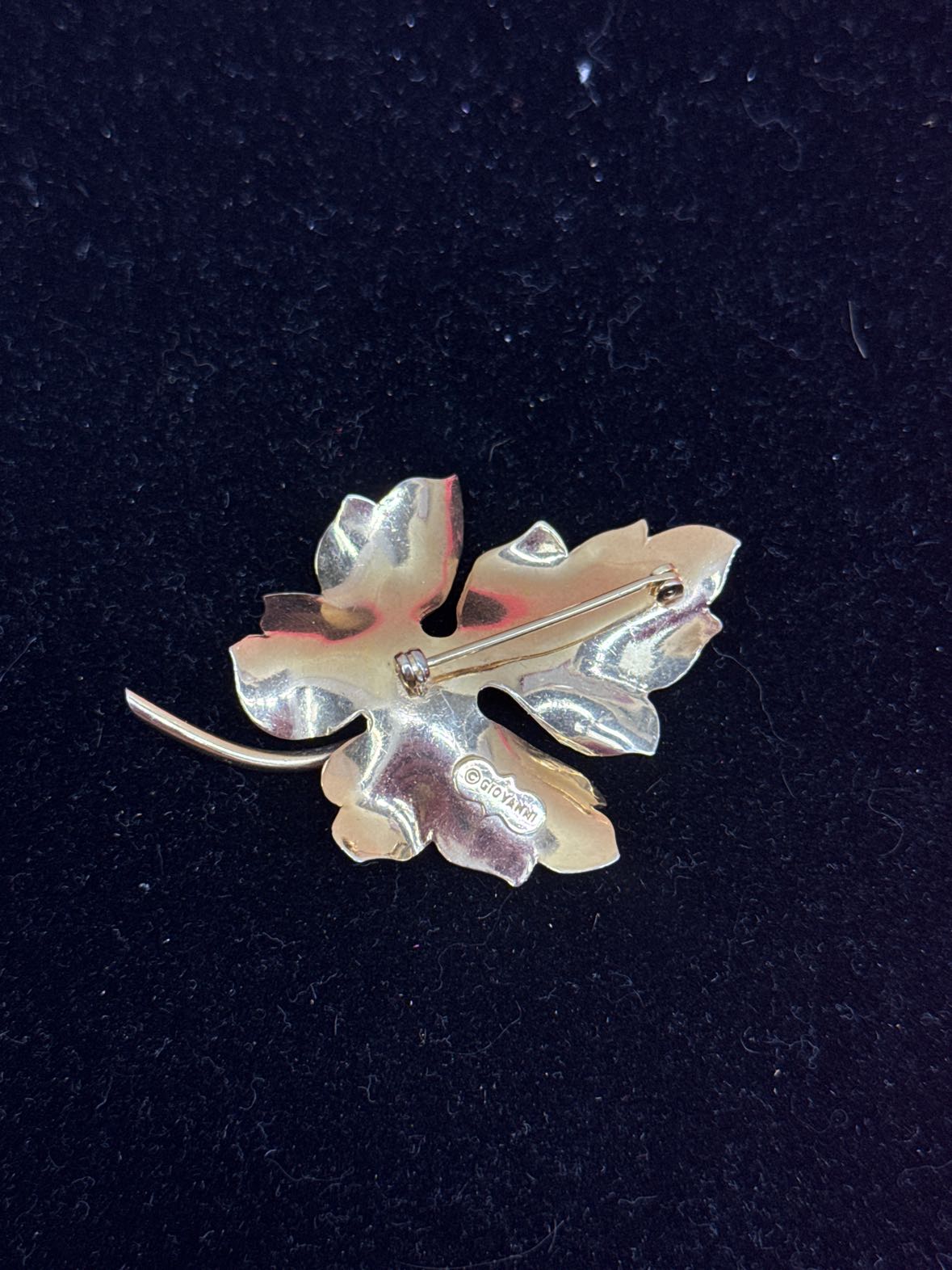VTG Giovanni Gold Tone Leaf Brooch Pin