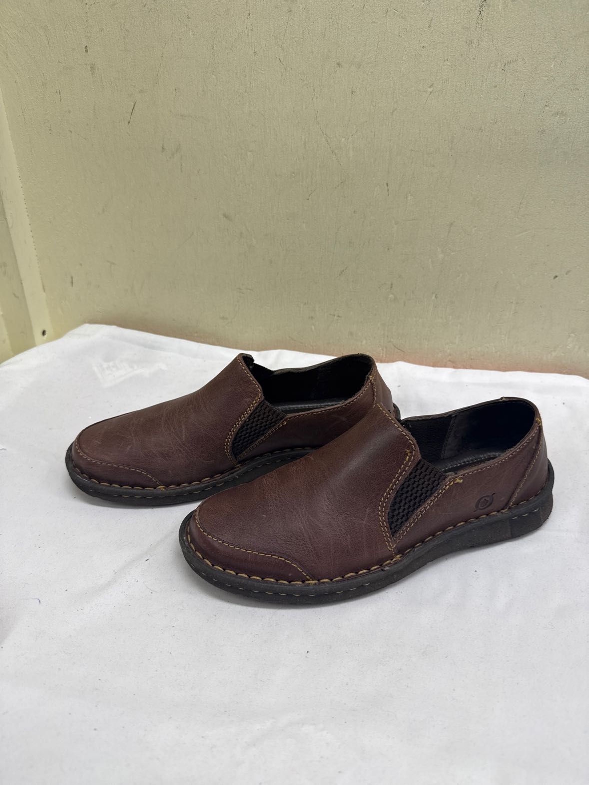 Born Women's Size 6 Brown Flats Shoes
