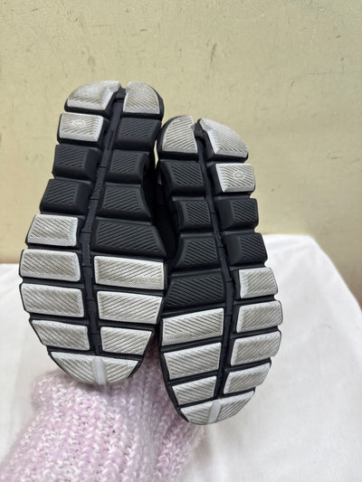 On Cloud Women's Size 6 Black Sneakers Shoes