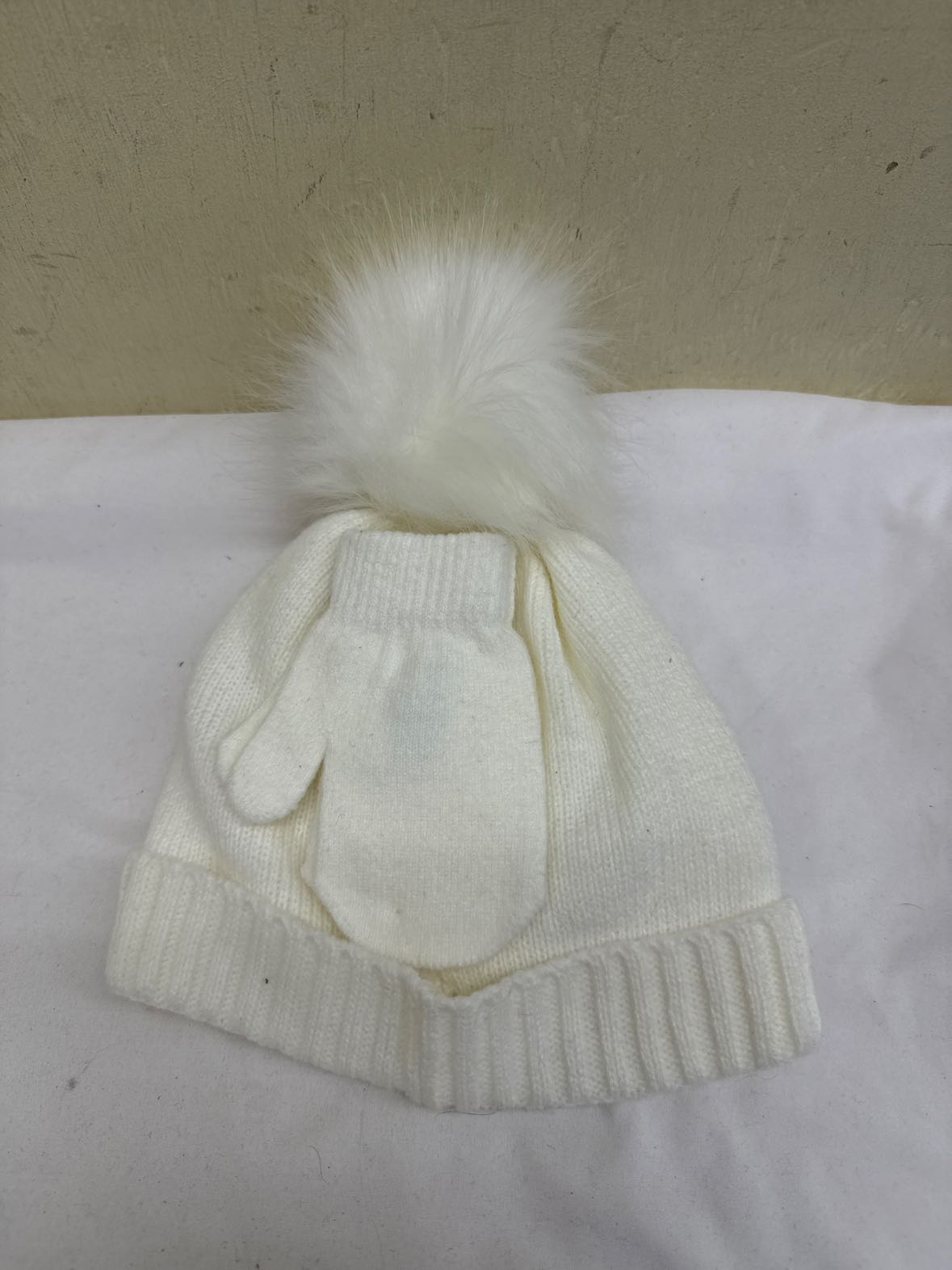 NWT Nicole Miller Kids' Size 2-4 White Hat & Gloves Set