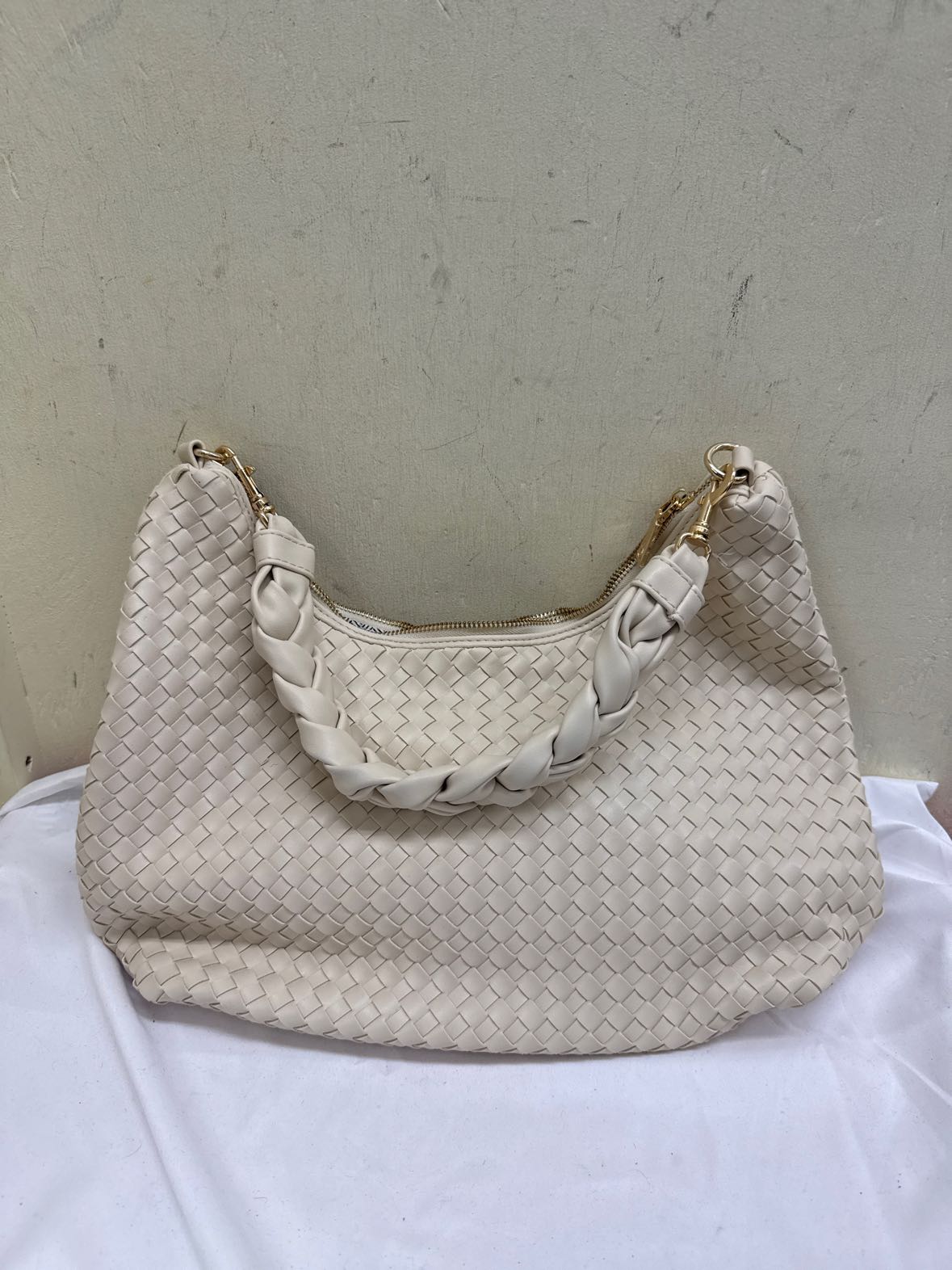 Urban Expressions White Purse Bag