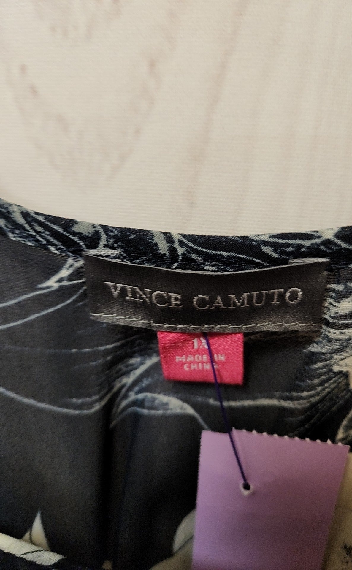 NWT Vince Camuto Women's Size 1X Navy Floral Long Sleeve Top