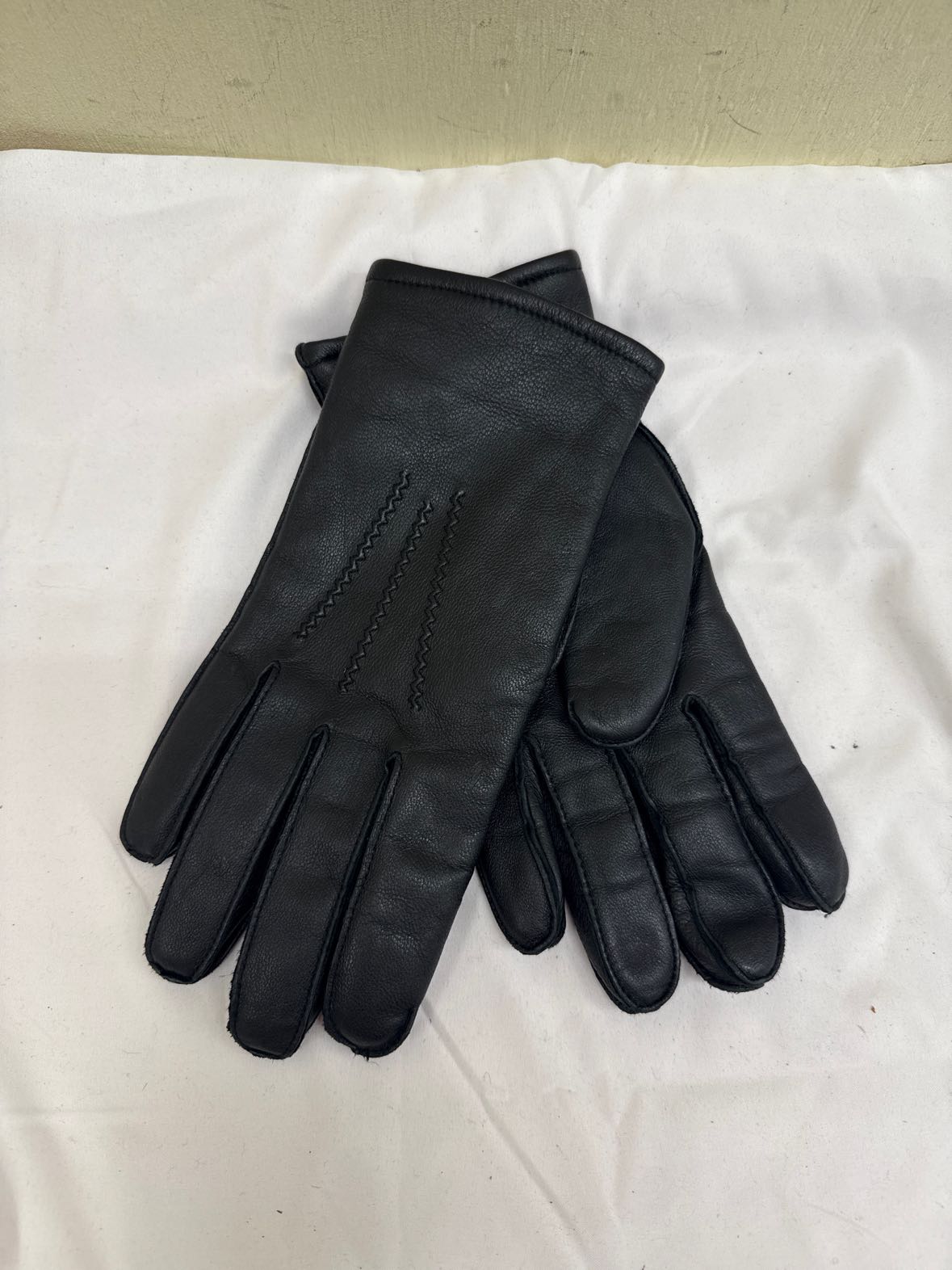 Size L Black Gloves