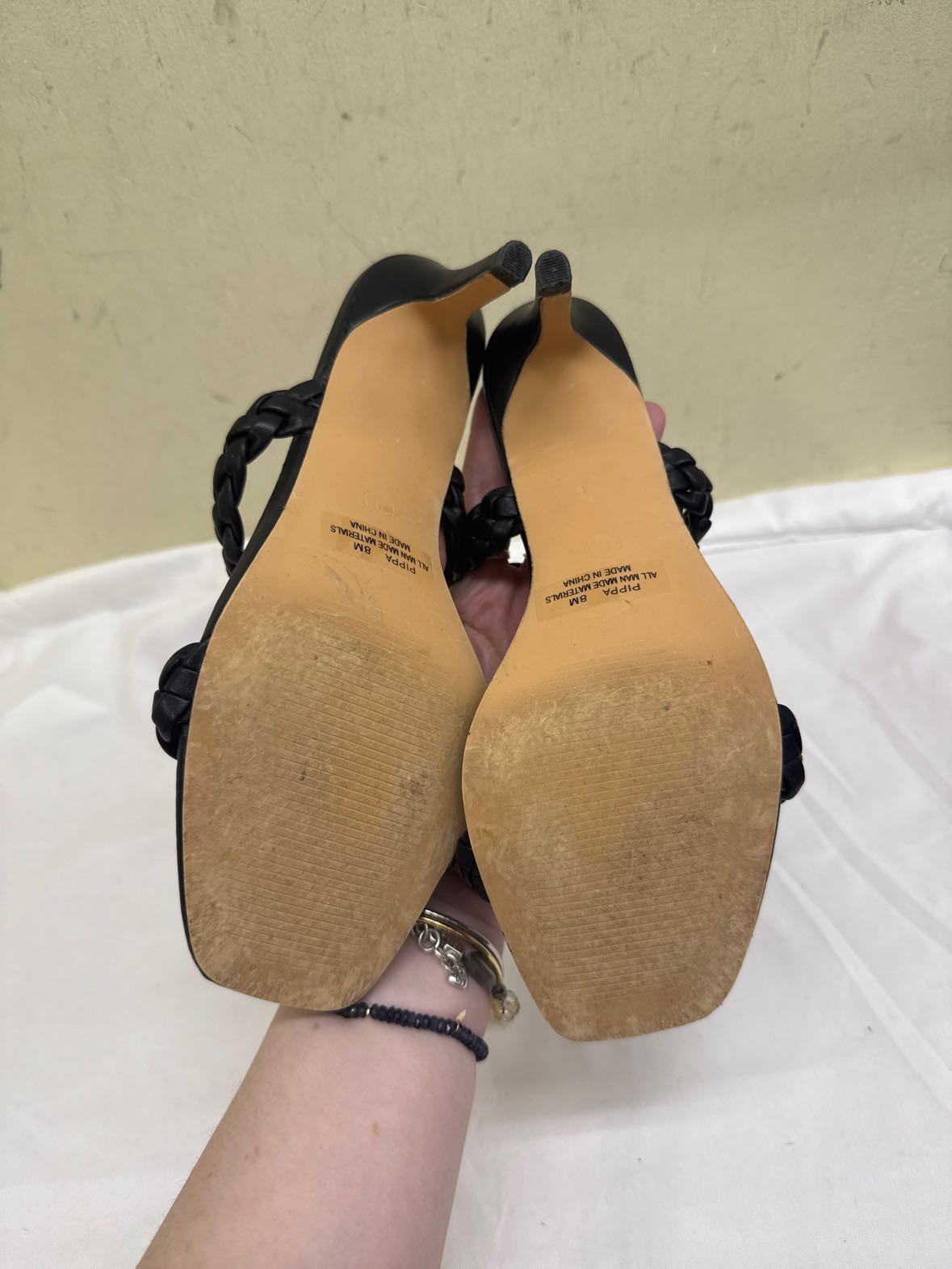 Cushionaire Women's Size 8 Black Sandals