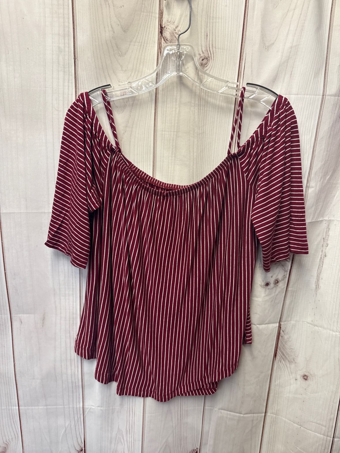 W5 Women's Size M Red Cold Shoulder Top