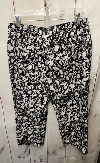 Chico's Women's Size 10 Black & White Capris Crop