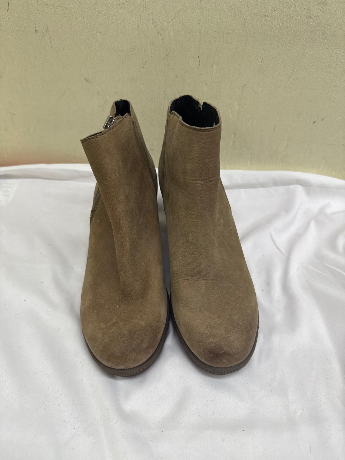 Sorel Women's Size 7 Tan Boots Shoes