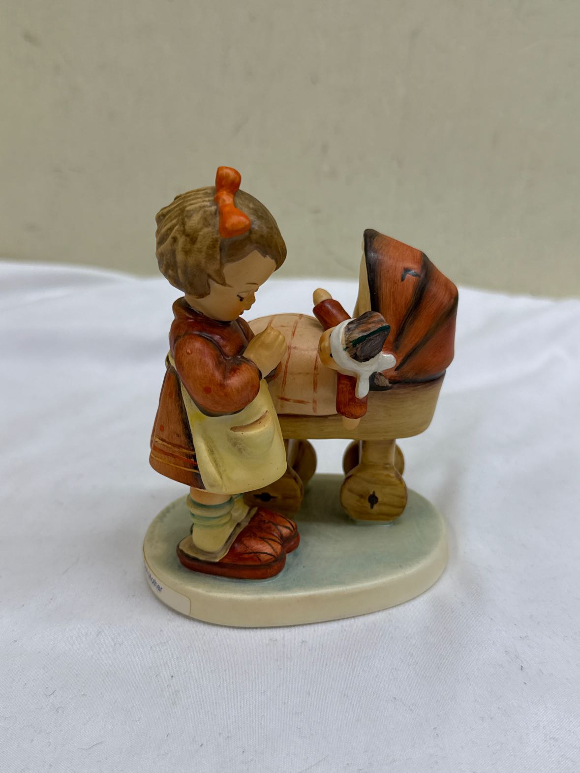 VTG 1984 Hummel #67 'Doll Mother' Figurine