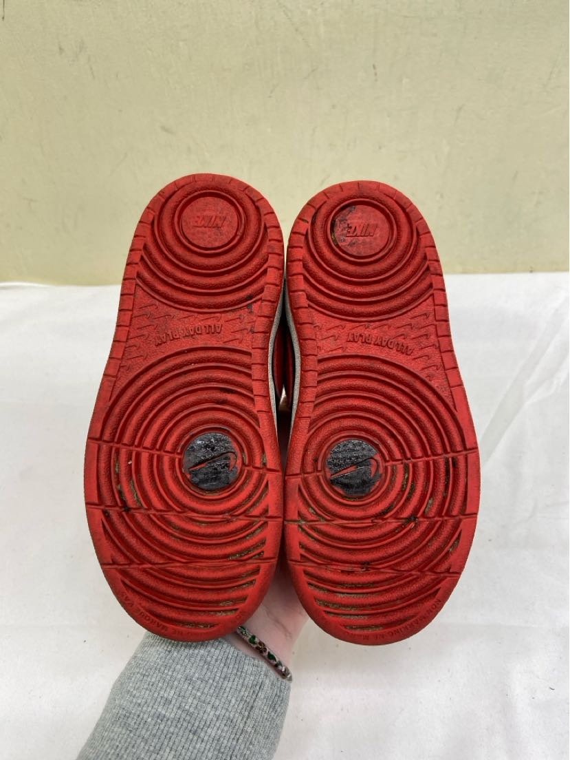 Nike Boy's Size 9 Black & Red Sneakers