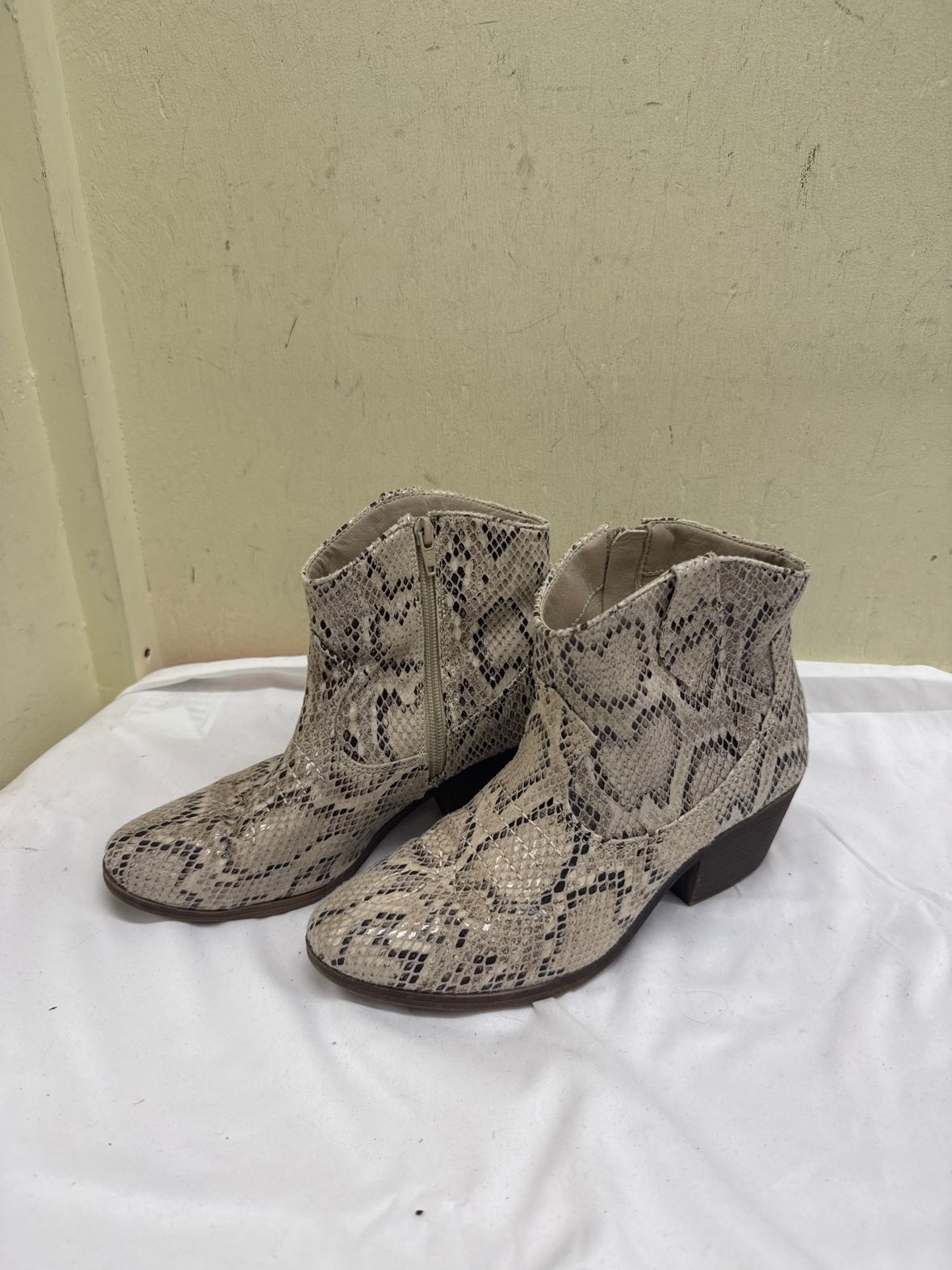 So Women's Size 6 Tan Boots Shoes