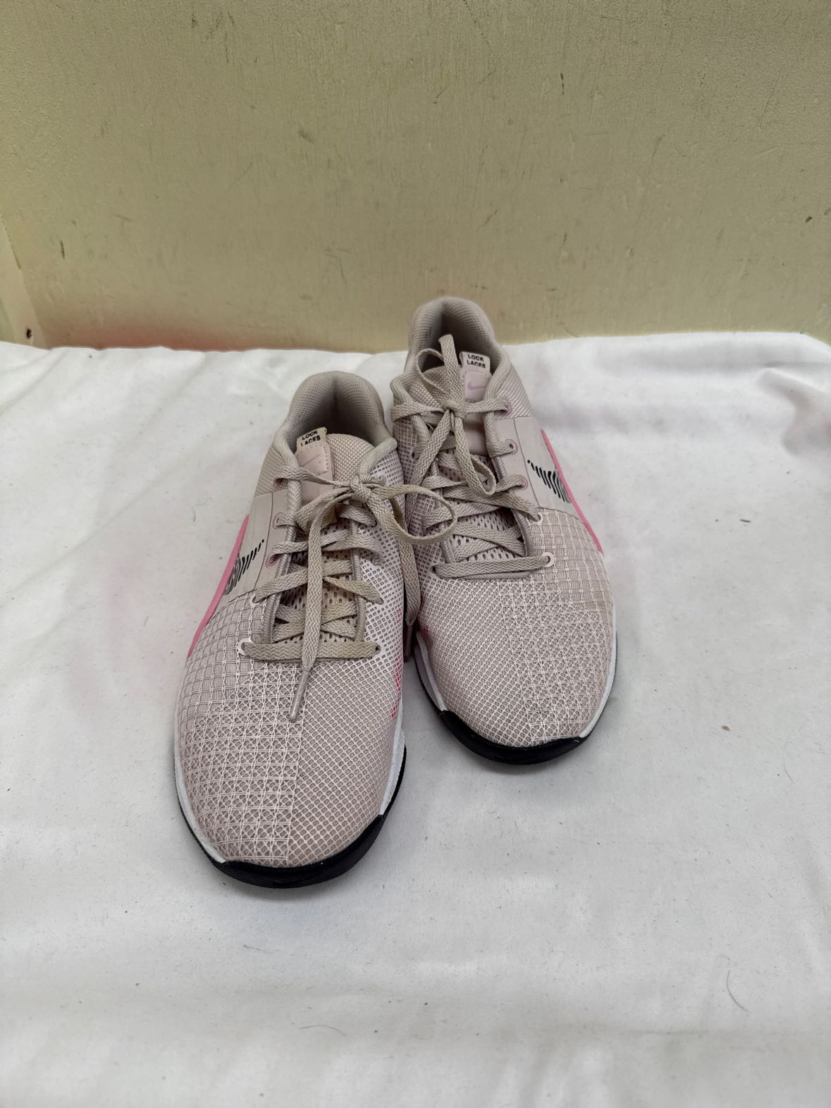 Nike React Women's Size 7 Pink Sneakers Shoes