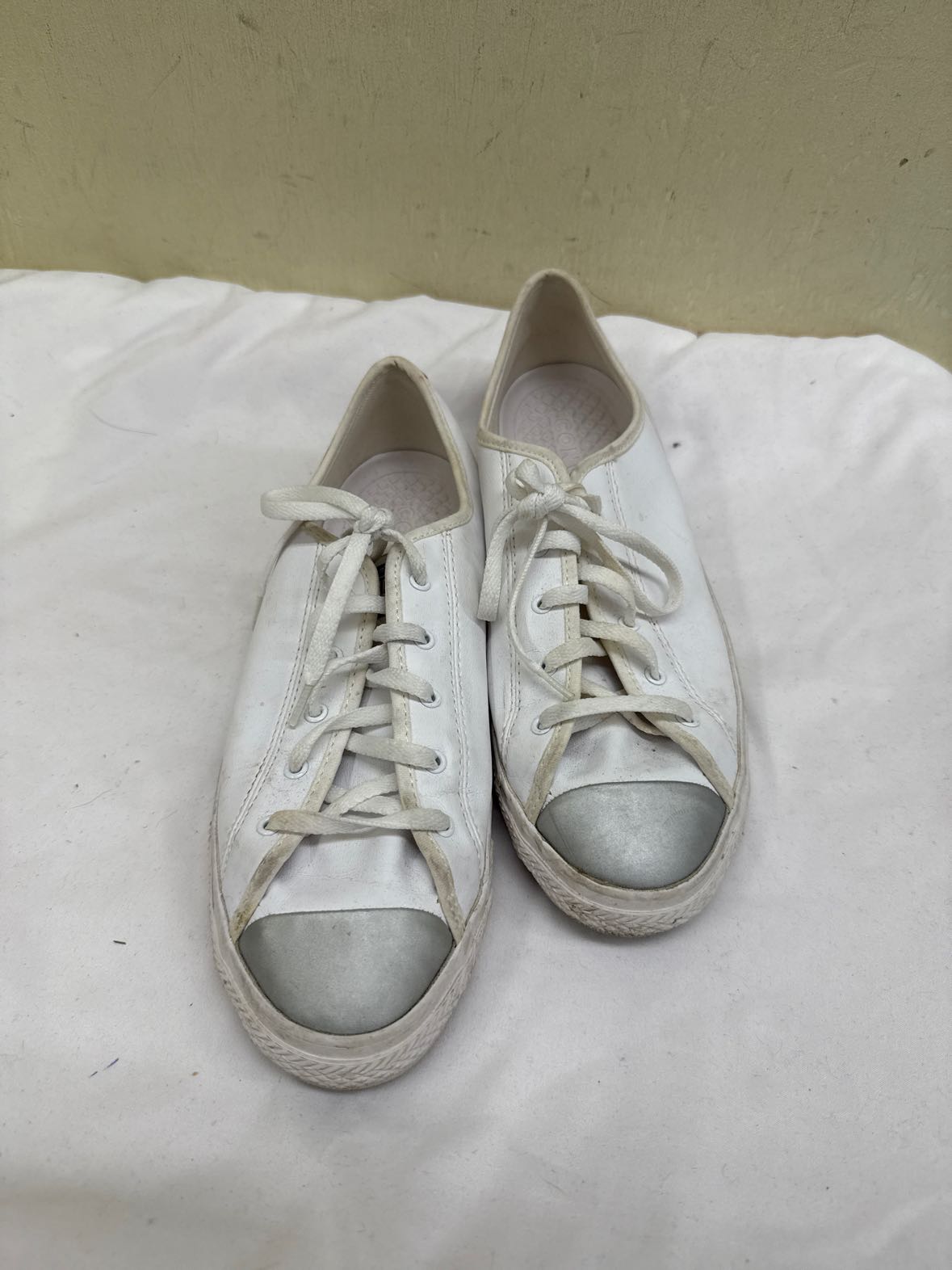 Converse Women's Size 9 White Sneakers Shoes