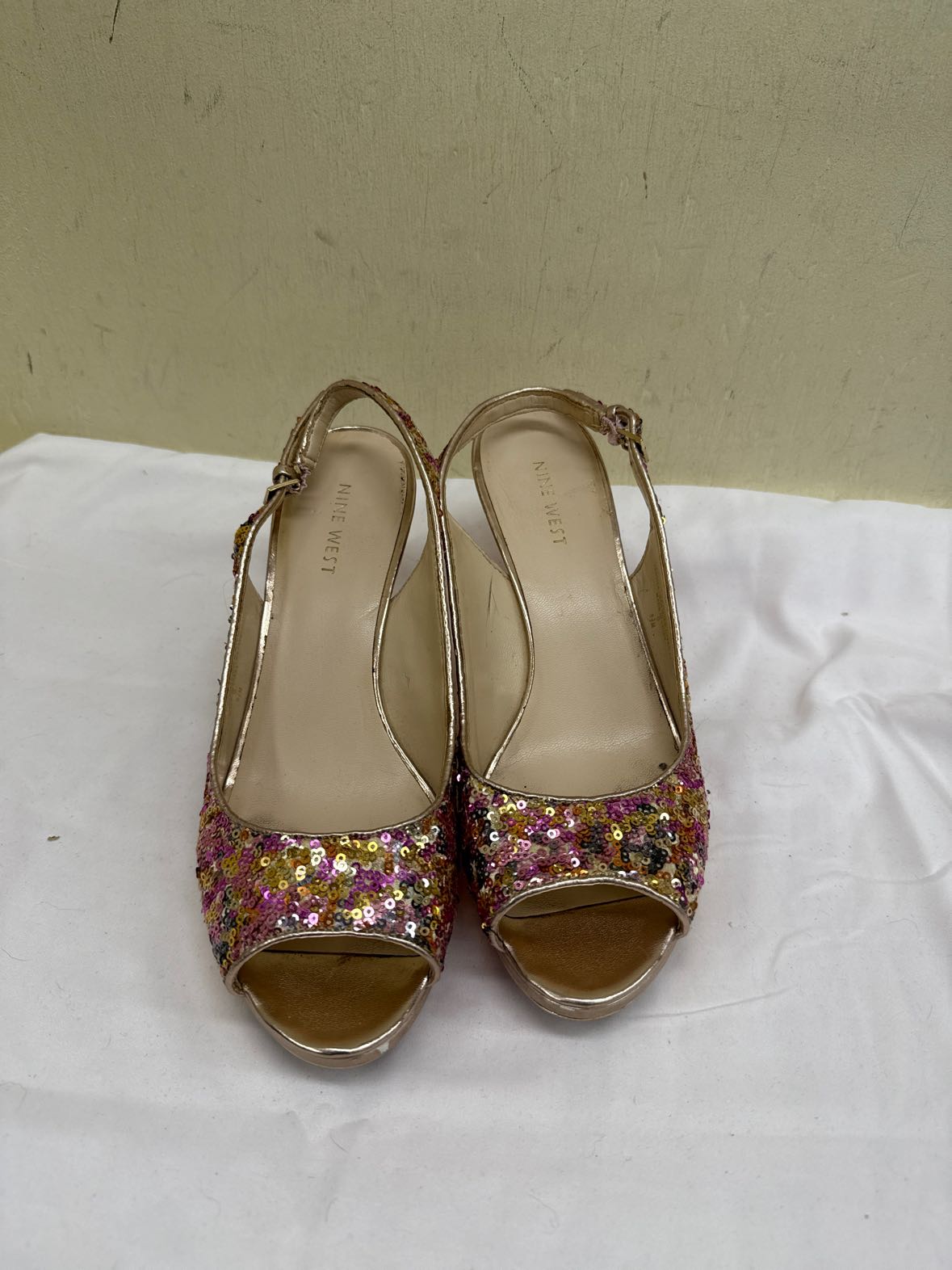 Nine West Women's Size 8-1/2 Gold Sandals