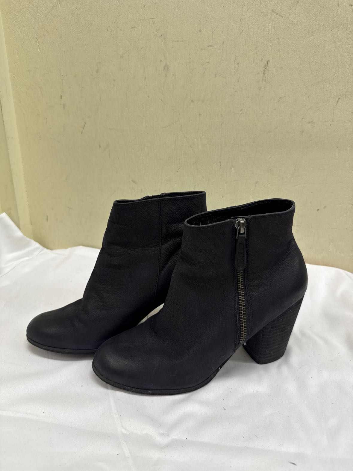 BP Women's Size 8-1/2 Black Boots Shoes