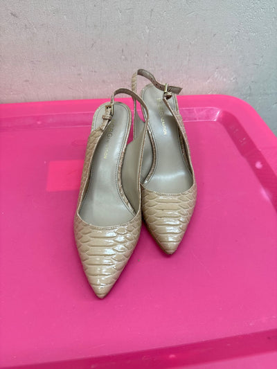 BCBgeneration Women's Size 6 Tan Pumps