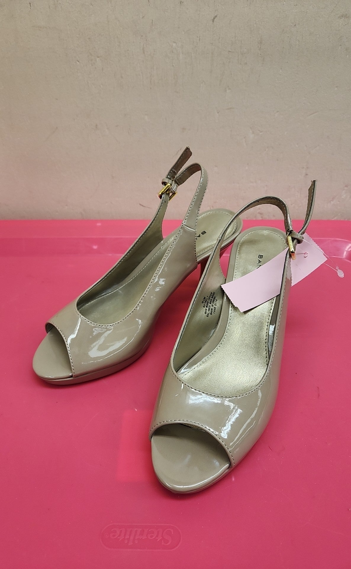 Bandolino Women's Size 6-1/2 Beige Sandals