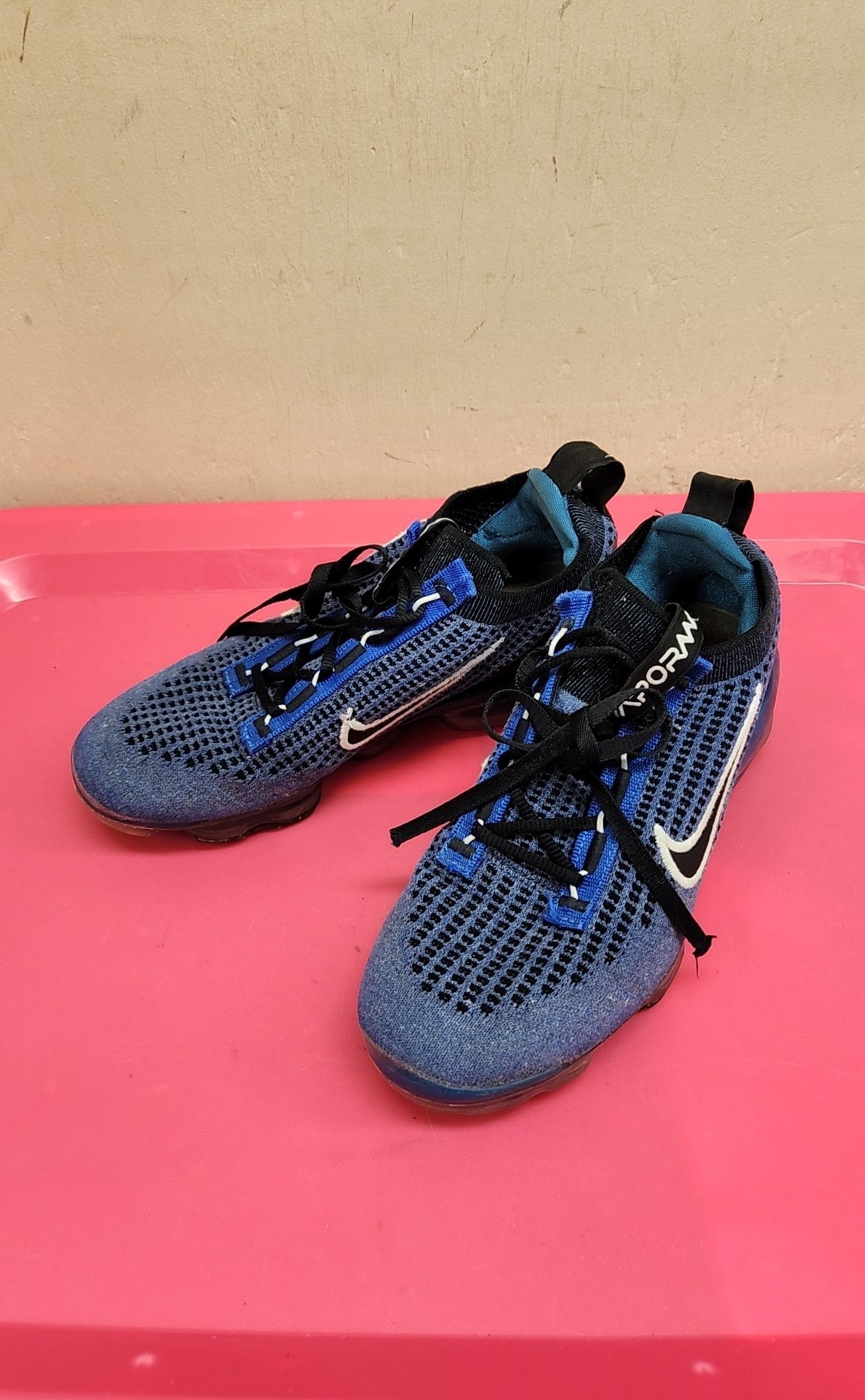 Nike Boy's Size 5 Blue Sneakers