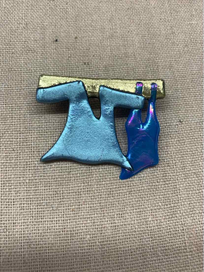 1997 Clothslines Pins Blue Brooch